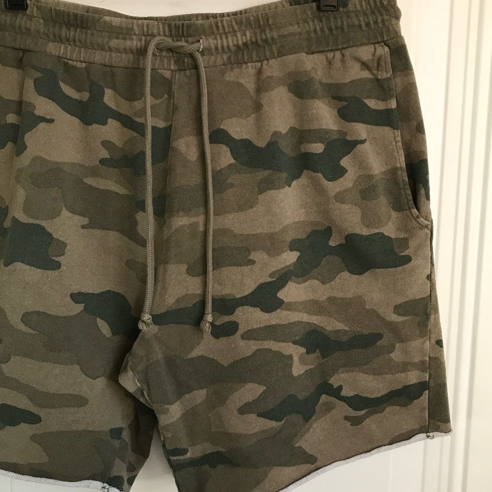 H&M Divided Men’s XL Army Green Camouflage Casual Athletic Drawstring Shorts EUC - Picture 7 of 13